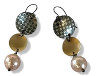 Image 2 of Petal earrings with pearls