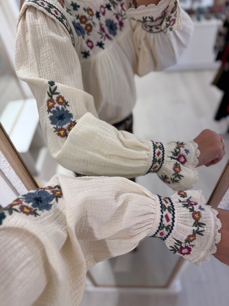 Image of Blusa Izza ANTES 179.95€ AHORA 89.97€