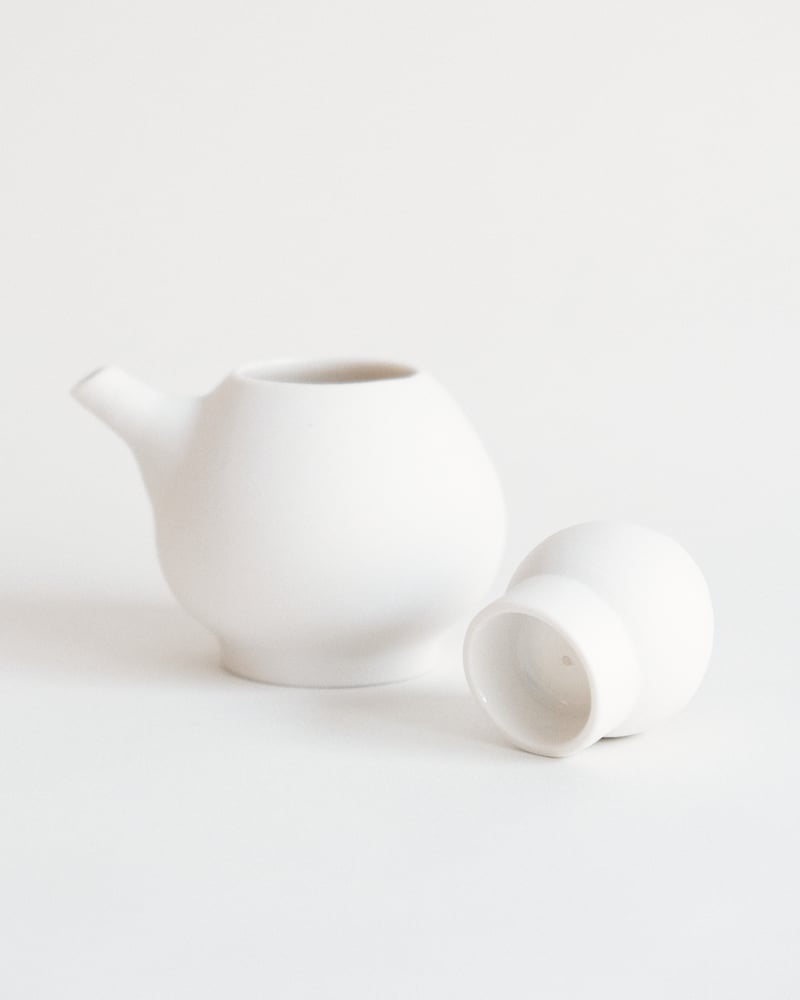 Image of Egg teapot