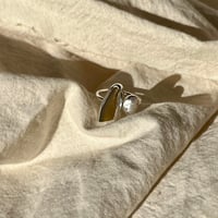 Image 5 of AMBER/PEARL SIREN RING (O ½)