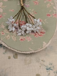 Image 3 of Fleurs de Noël en perle 