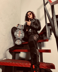 wXw Women's Champion 8x10