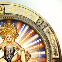 Image 3 of Madonna Golden Throne Plate 27 cm (Limited Edition) | ArtefactoMadrid