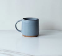 Image 2 of 10 oz mug in Azure