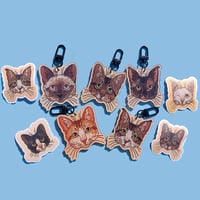 Image 3 of Mystery bag: Cat keychain + sticker