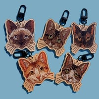 Image 4 of Mystery bag: Cat keychain + sticker