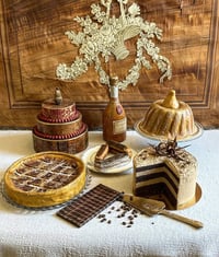 Image 3 of Charlotte poire factice en papier mâché 