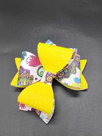 Image 8 of Yellow and white multi color 2pc hair bow set
