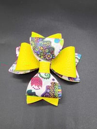 Image 9 of Yellow and white multi color 2pc hair bow set