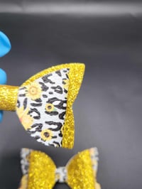 Image 2 of Gold Glitter and sunflower 2pc hairbow set