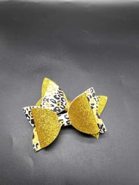 Image 5 of Gold Glitter and sunflower 2pc hairbow set
