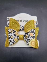 Image 8 of Gold Glitter and sunflower 2pc hairbow set