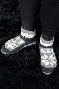 Image 3 of SHORT WOOL KNITWEAR SOCKS | SNOWFLAKE