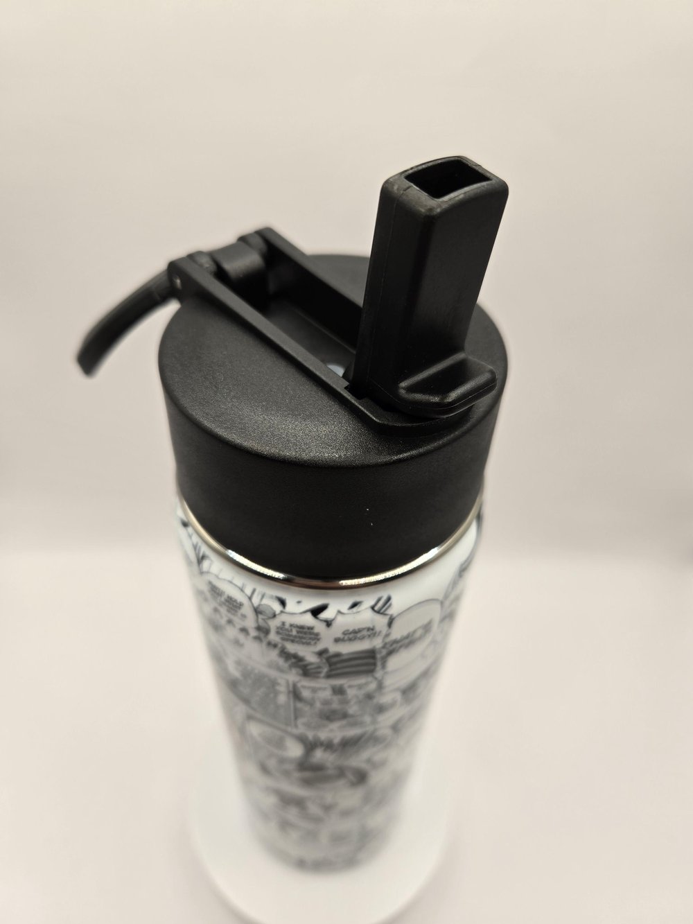 Image of 22oz Anime-Inspired Pirate Captain Water Bottle Tumbler – Fan Art