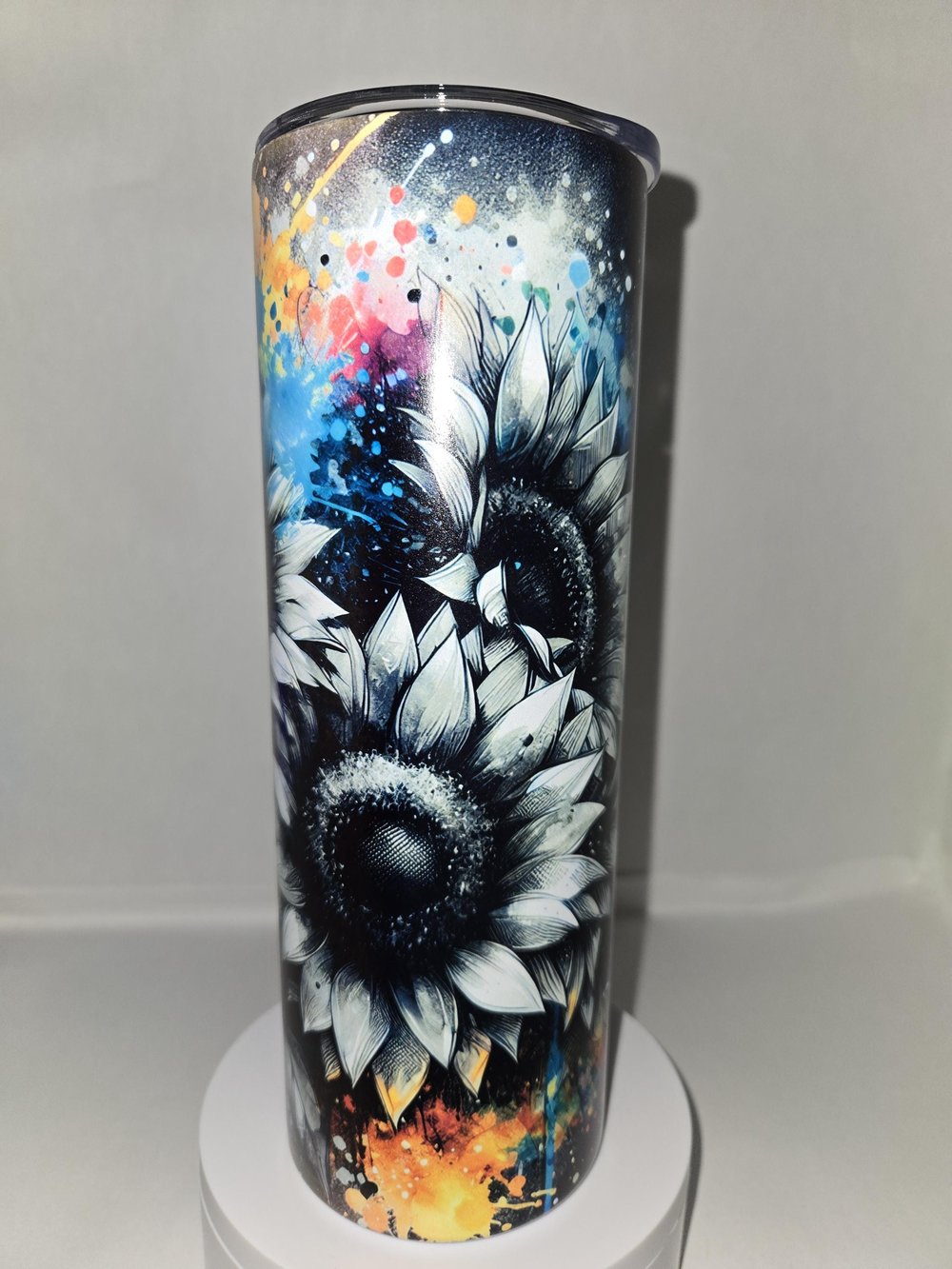 Image of Glow-in-the-Dark Sunflower 20oz Tumbler – Because Your Drinks Deserve a Little Nightlife!