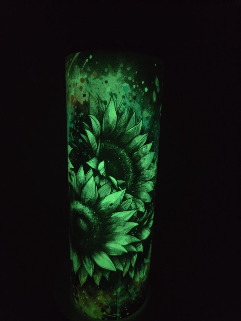 Image of Glow-in-the-Dark Sunflower 20oz Tumbler – Because Your Drinks Deserve a Little Nightlife!