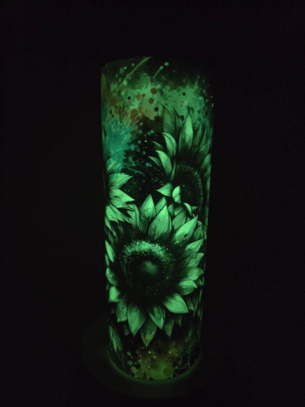 Image of Glow-in-the-Dark Sunflower 20oz Tumbler – Because Your Drinks Deserve a Little Nightlife!