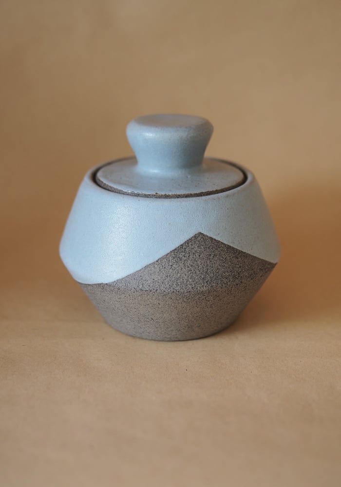 Image of Lidded jar - Aumoana