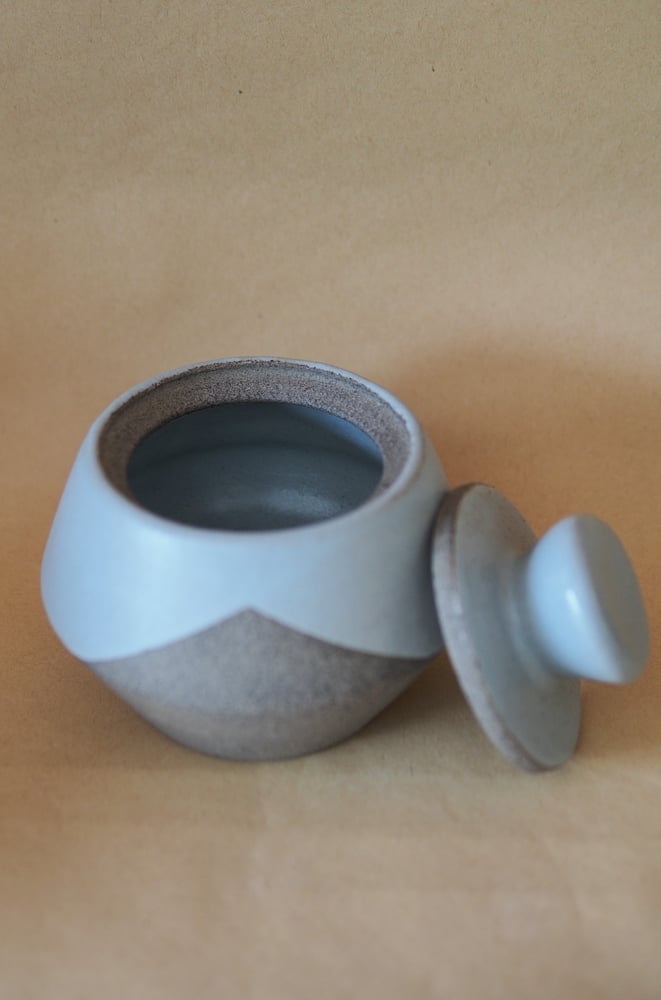 Image of Lidded jar - Aumoana