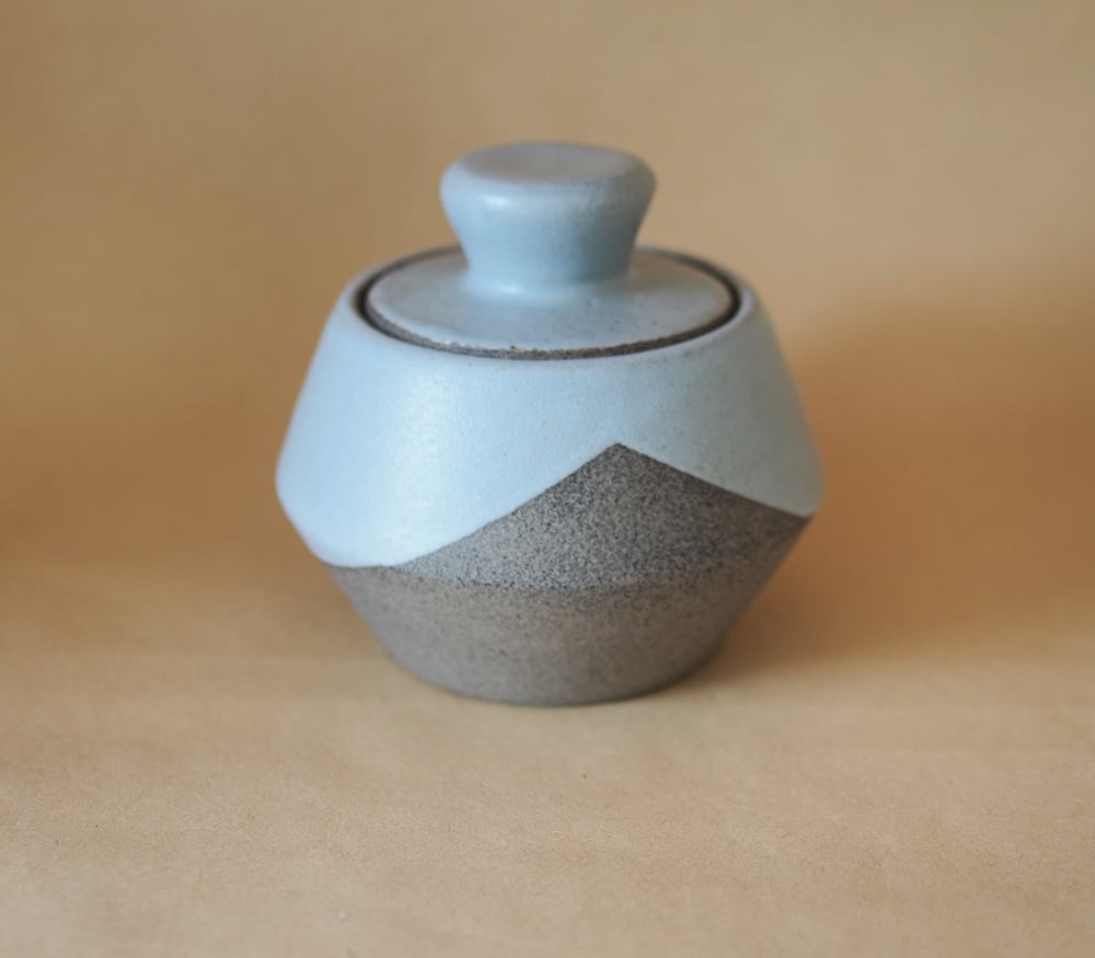 Image of Lidded jar - Aumoana