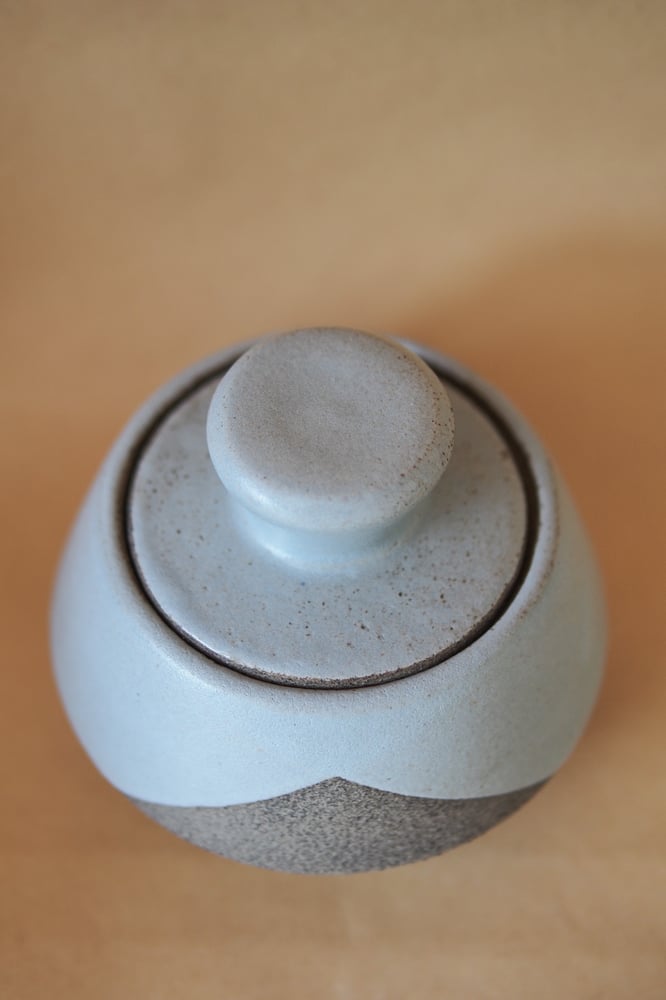 Image of Lidded jar - Aumoana