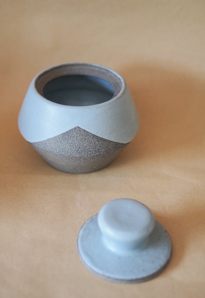 Image of Lidded jar - Aumoana