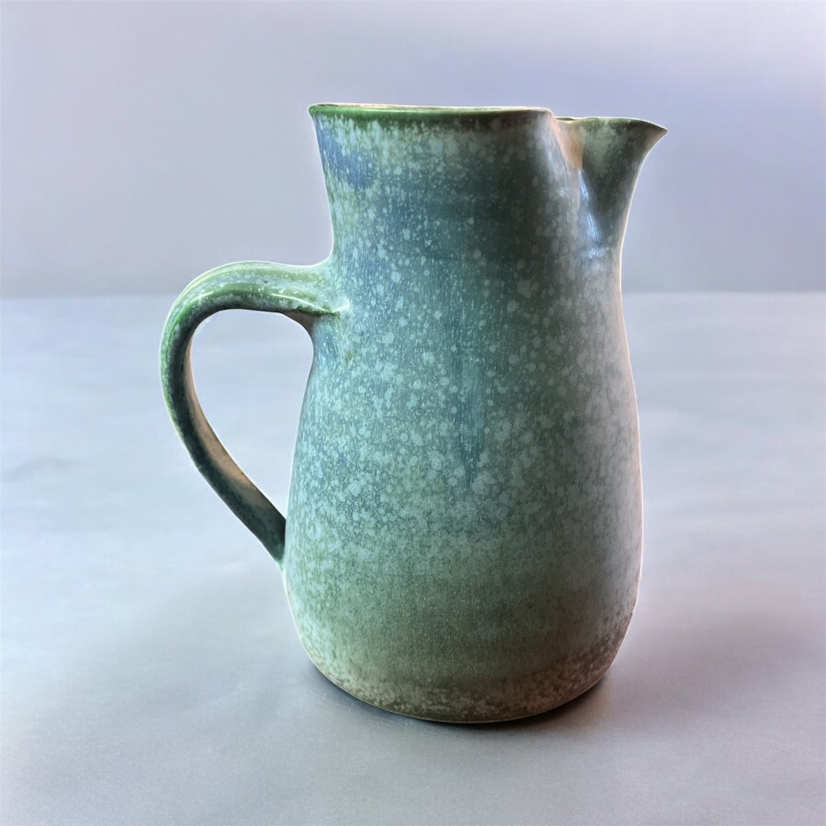 MEDIUM JUG