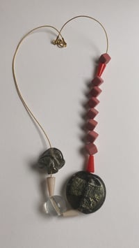 Image 1 of GARGANTILLA RED PINK GLASS