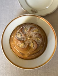 Image 1 of Kouglof « amandes » factice papier mâché 