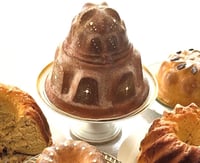 Image 1 of Kouglof « étoilé » haut factice en papier mâché