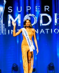 Supermodel For Hire !!