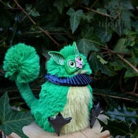 Image 3 of Emerald Ruffled Gribblegruff