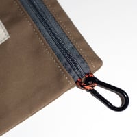 Image 2 of The Hingwax Pouch (Mocha)