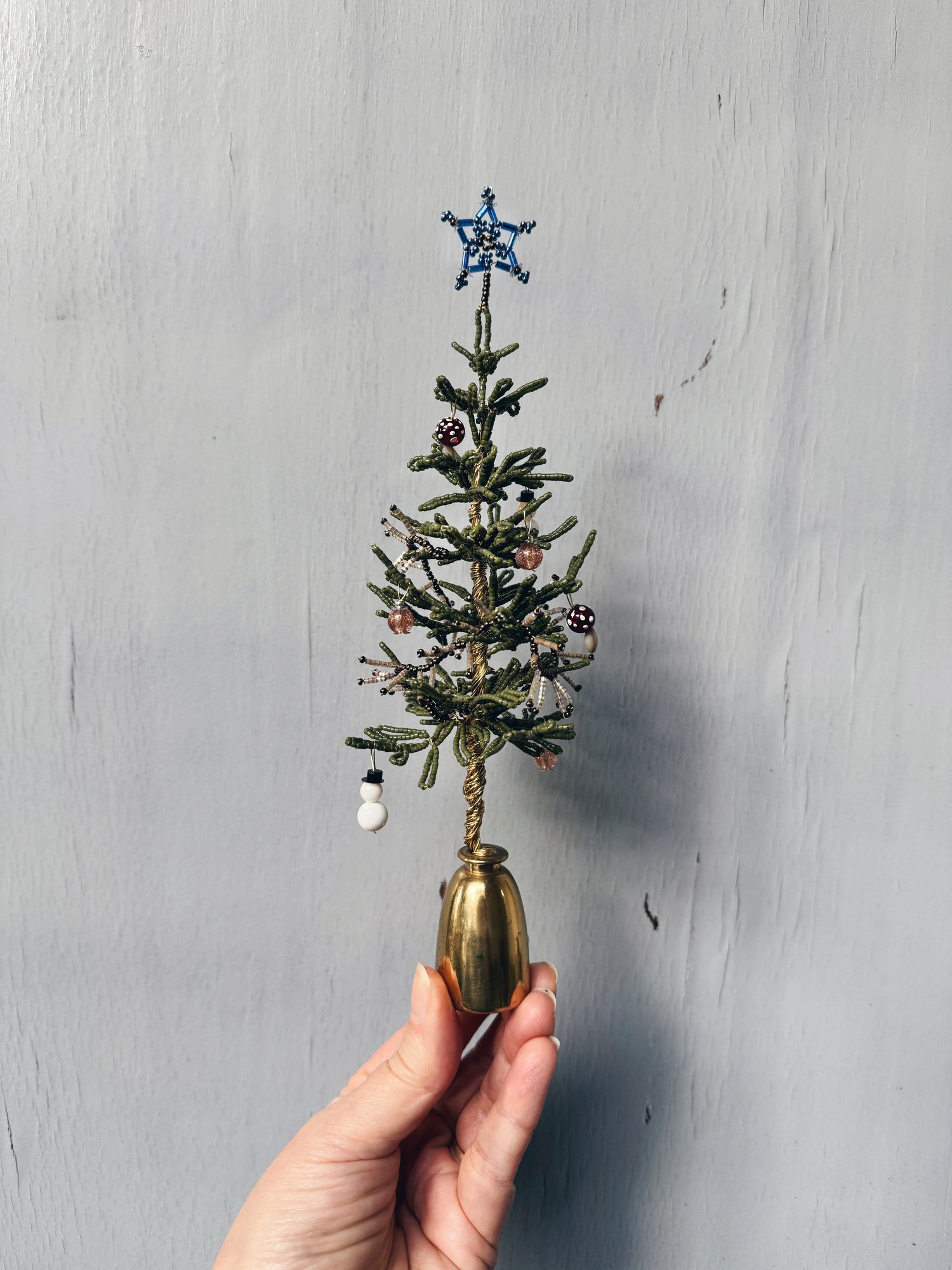 Opstammet med blå stjerne, perlejuletræ