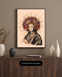 Image 3 of Mona Lisa wearing a wreath