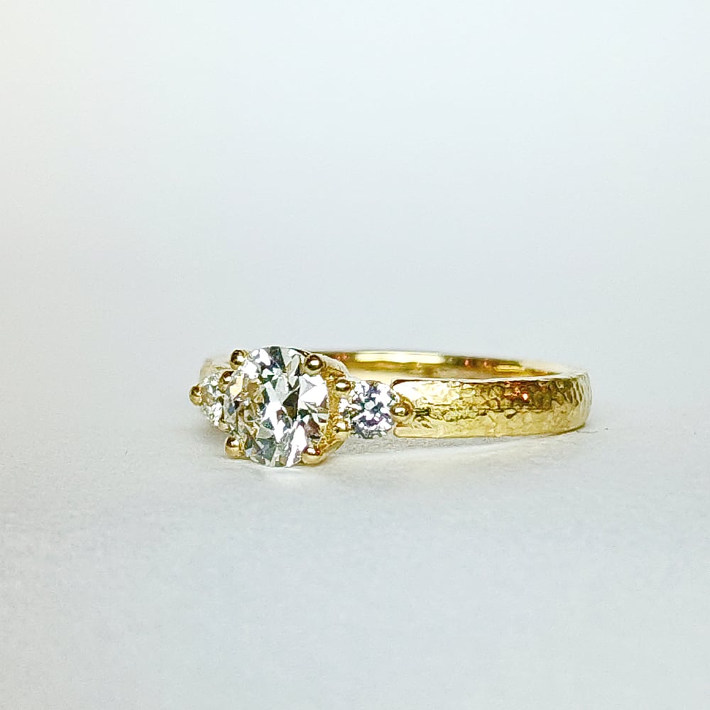 Beeld van 18k yellow antique cut