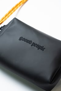 Image 3 of Bolso impermeable Goood People - Negro mate