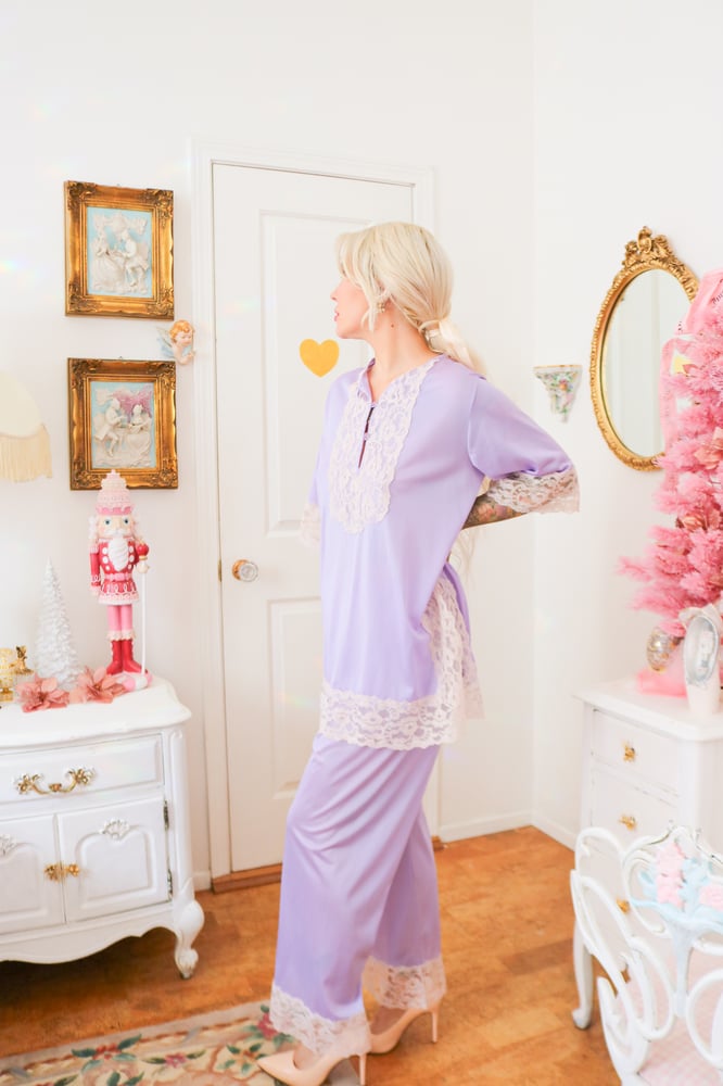 Image of Vintage 80 Erica Loren Lovely Lilac Two Piece PJ Set with Floral Lace (Medium)