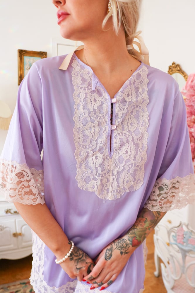 Image of Vintage 80 Erica Loren Lovely Lilac Two Piece PJ Set with Floral Lace (Medium)