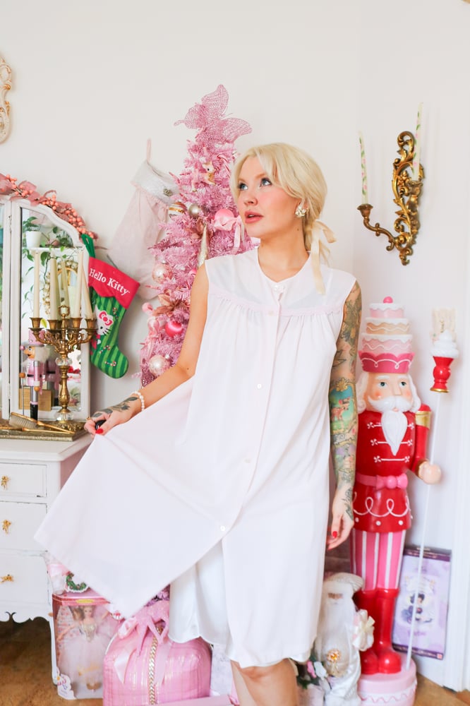 Image of Vintage 1960s Lorraine Pale Pink Button Up Nightgown (Large)
