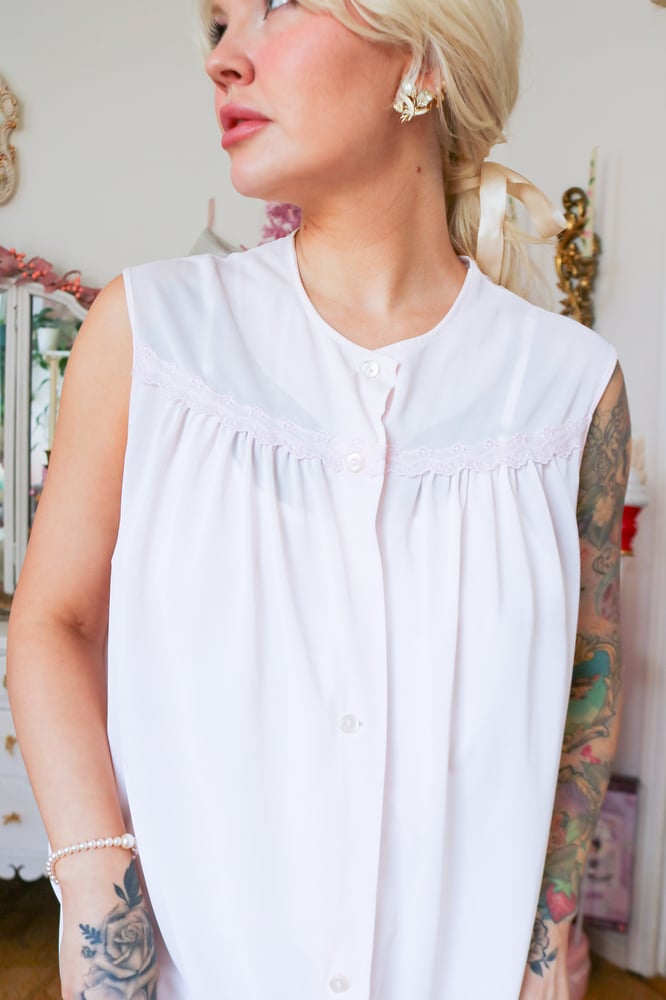 Image of Vintage 1960s Lorraine Pale Pink Button Up Nightgown (Large)