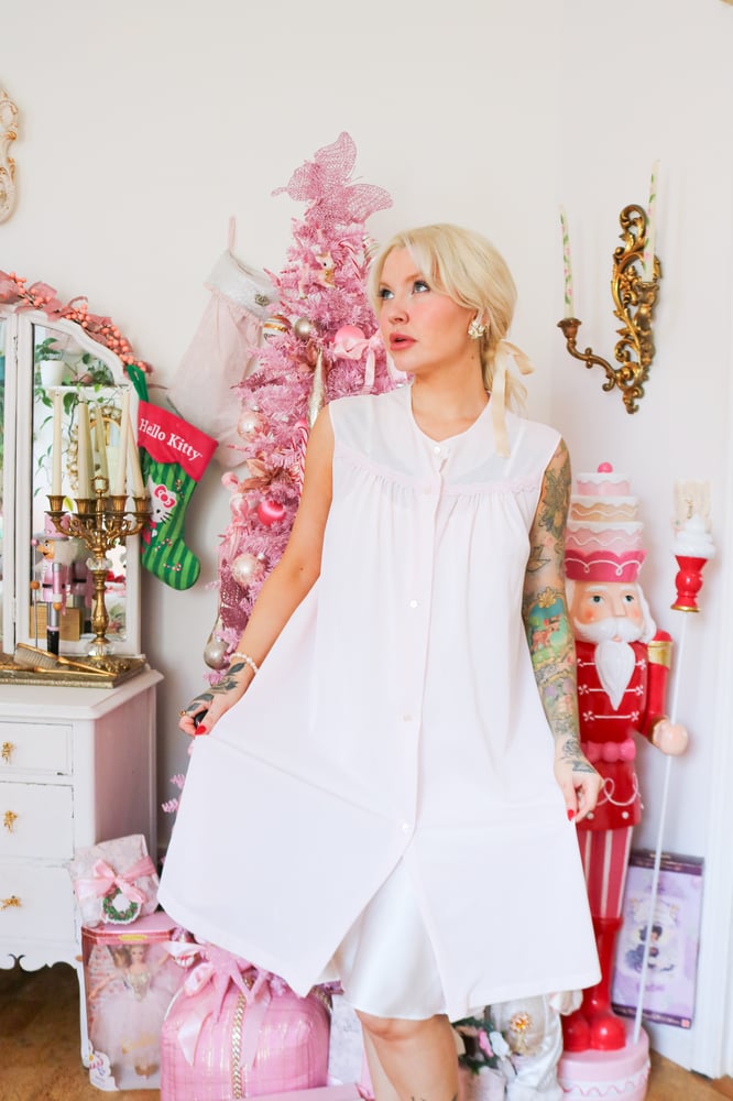 Image of Vintage 1960s Lorraine Pale Pink Button Up Nightgown (Large)