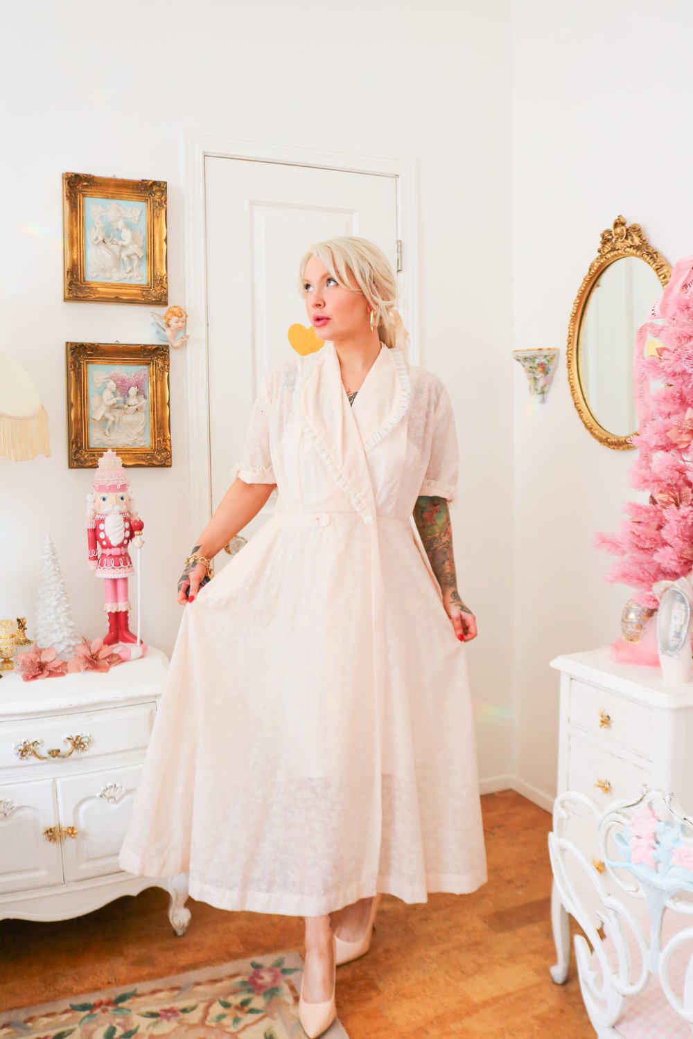 Vintage 1950s Floor Length Rhapsody Springtime Angel Dressing Gown (Medium)