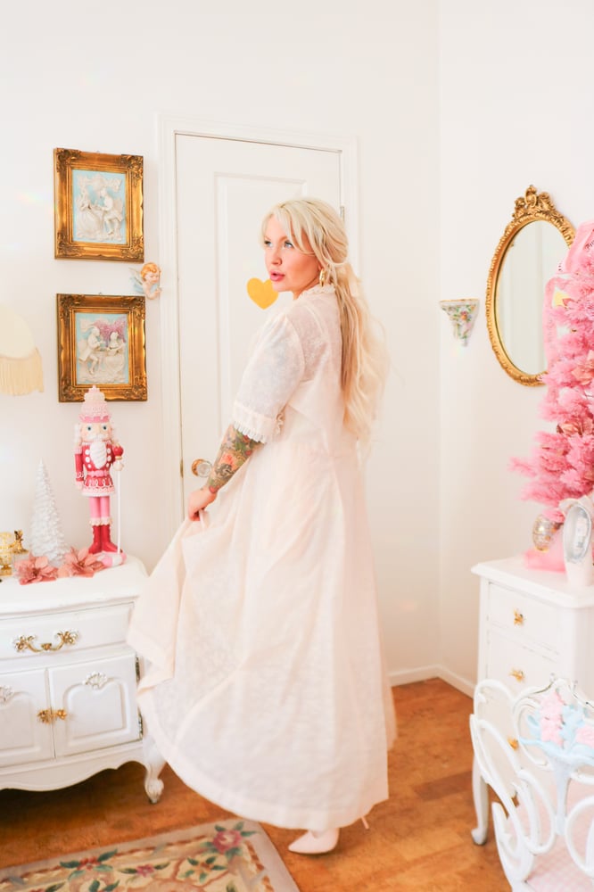 Image of Vintage 1950s Floor Length Rhapsody Springtime Angel Dressing Gown (Medium)