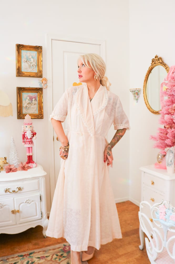 Image of Vintage 1950s Floor Length Rhapsody Springtime Angel Dressing Gown (Medium)