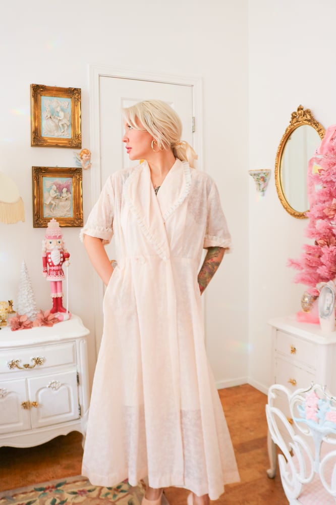 Image of Vintage 1950s Floor Length Rhapsody Springtime Angel Dressing Gown (Medium)