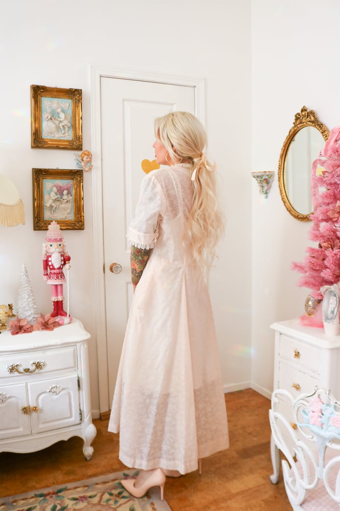 Image of Vintage 1950s Floor Length Rhapsody Springtime Angel Dressing Gown (Medium)