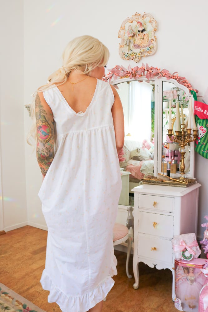 Image of Vintage 1980s Ilise Stevens Cottage Core Peachy Rose Printed Nightgown (Medium)