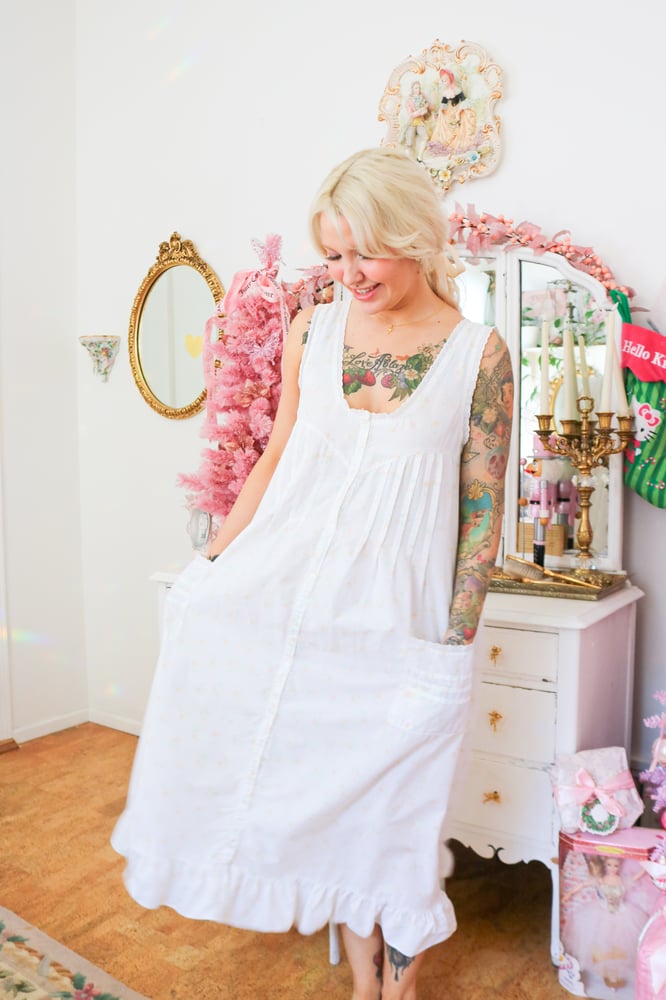 Image of Vintage 1980s Ilise Stevens Cottage Core Peachy Rose Printed Nightgown (Medium)