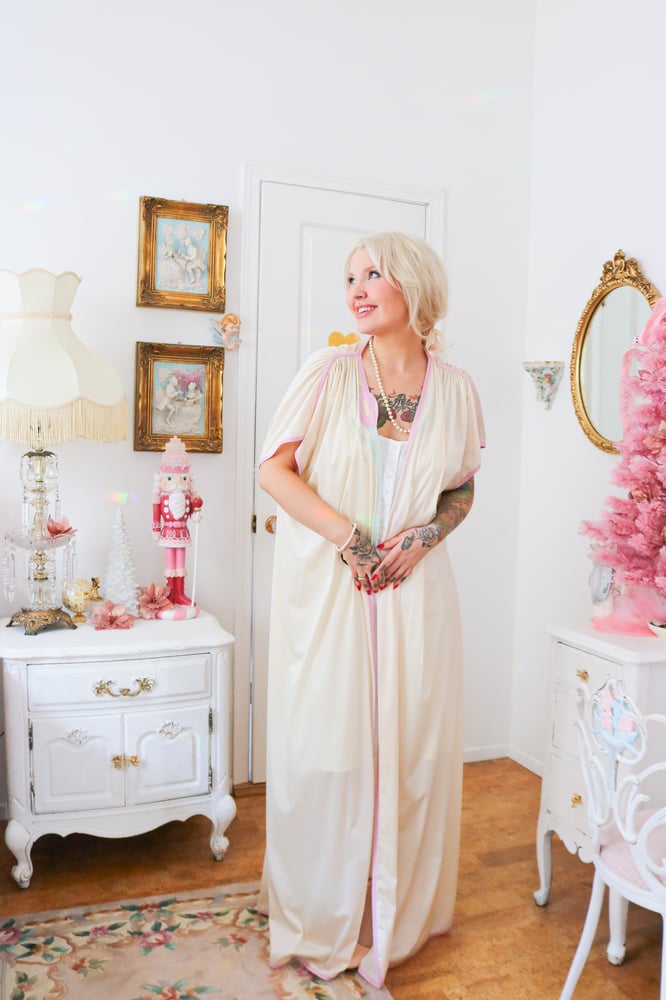 Image of RARE Vintage Designer Bill Tice Open Robe with Calla Lily  Embroidery Details (Large)